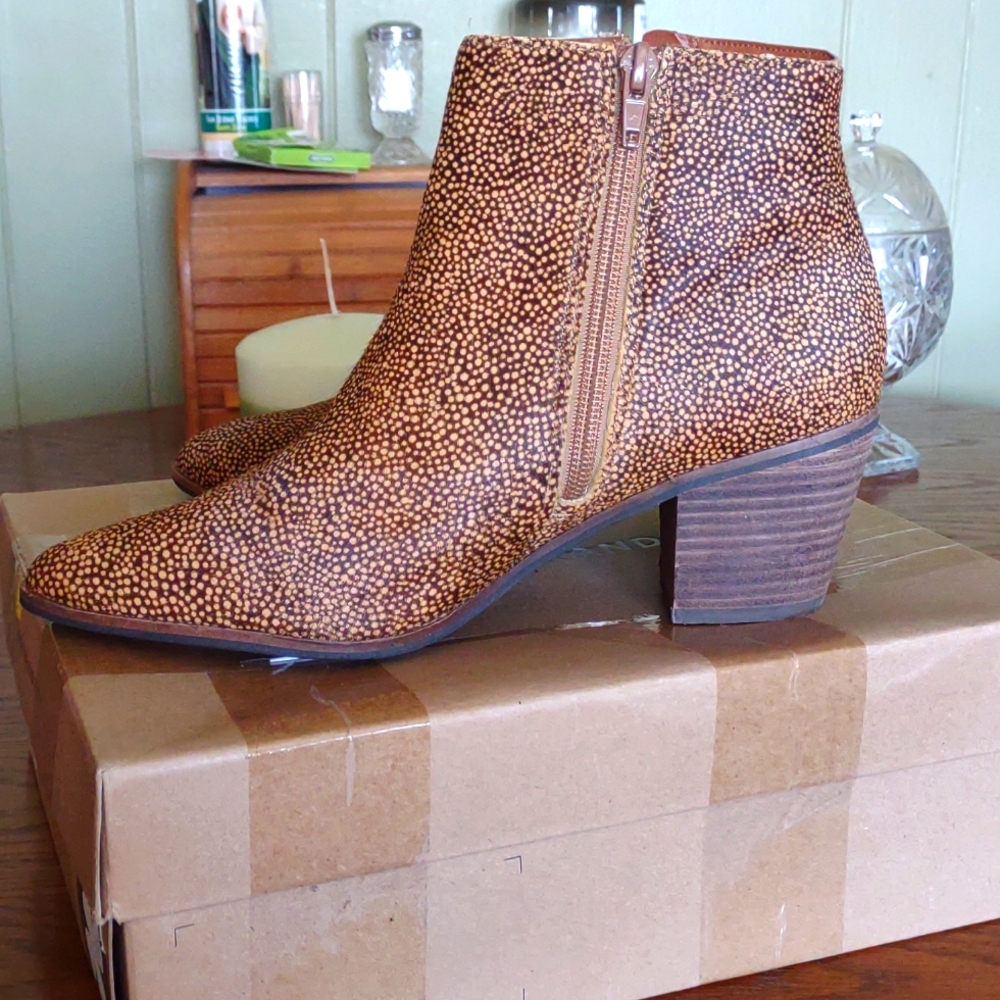 Lucky Stella booties, guc sz 8m. Very cute n comfy genuine leather